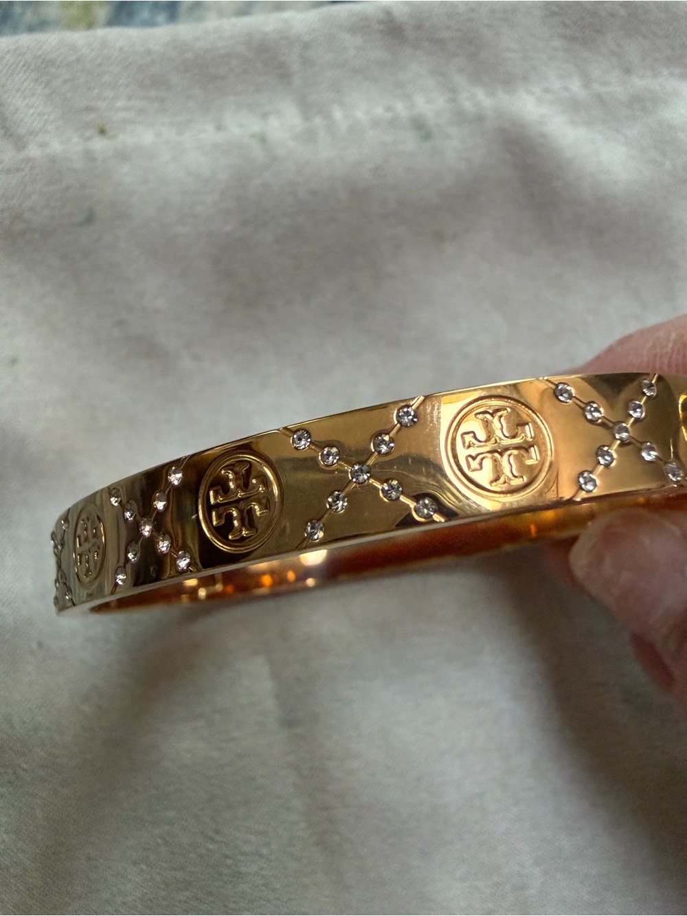Tory Burch T MONOGRAM PAVE HINGE BRACELET Tory Gold/Crystal luxury designer - Picture 7 of 7